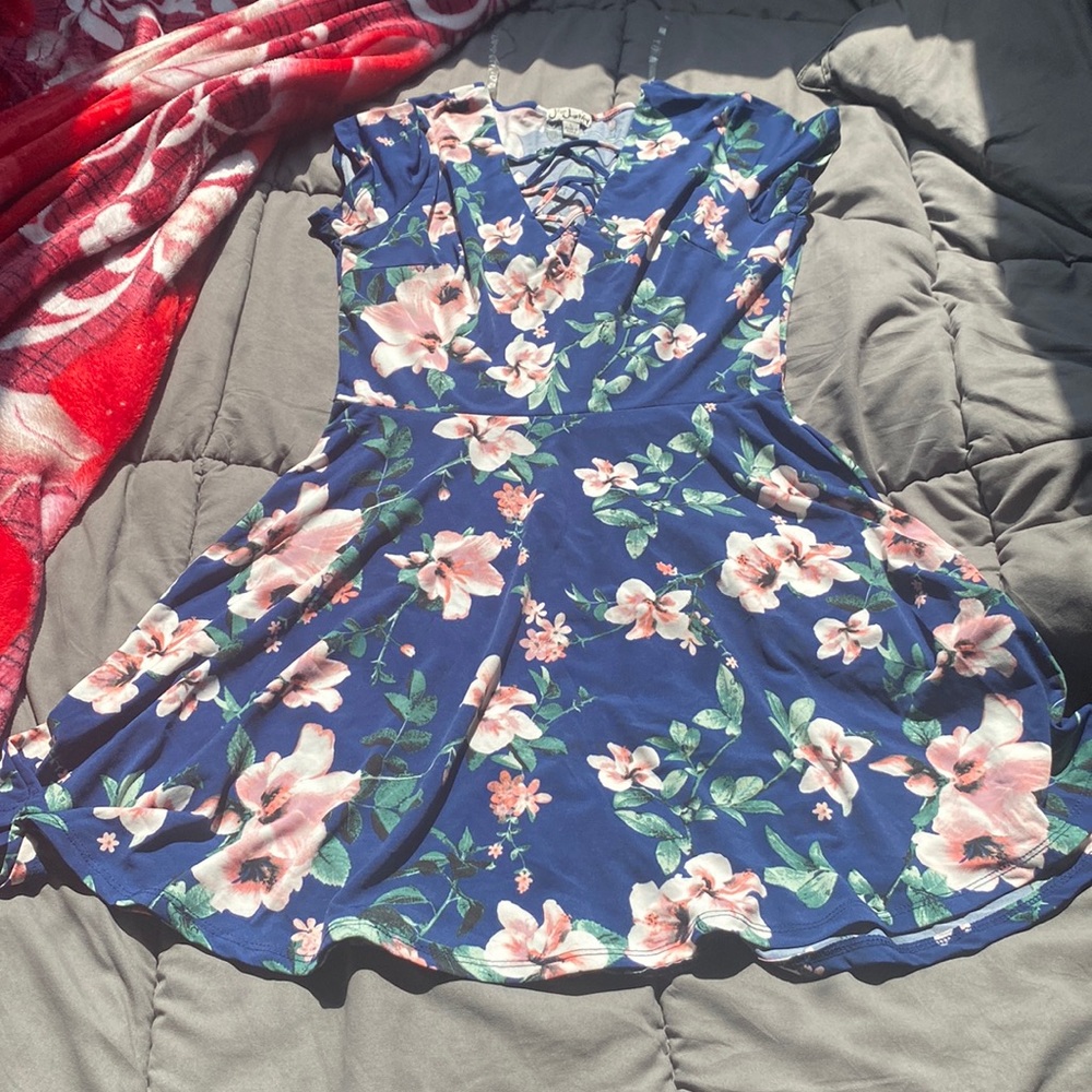 Short summer dress. Size L.
